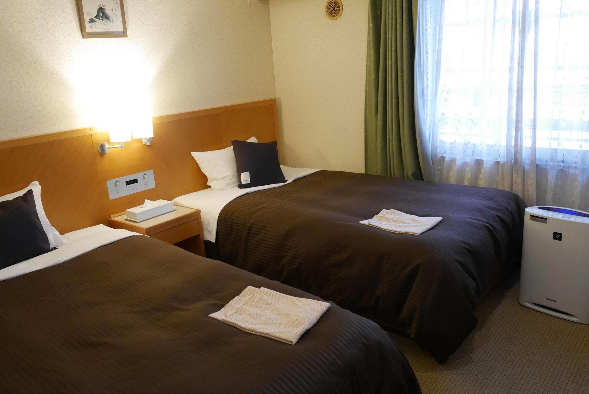 Hotel Livemax Budget Yokohama Kannai Exterior photo
