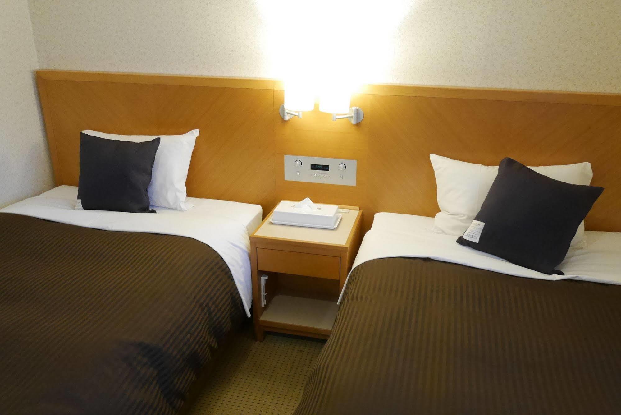 Hotel Livemax Budget Yokohama Kannai Exterior photo